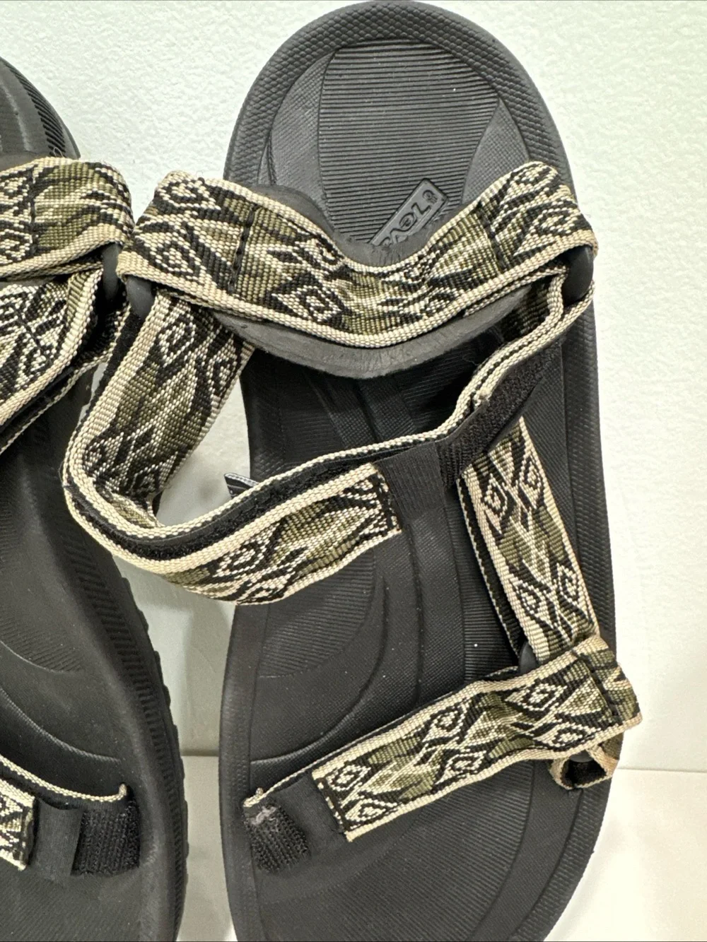 Outdoor Strap Sandals with Patterned Olive Straps